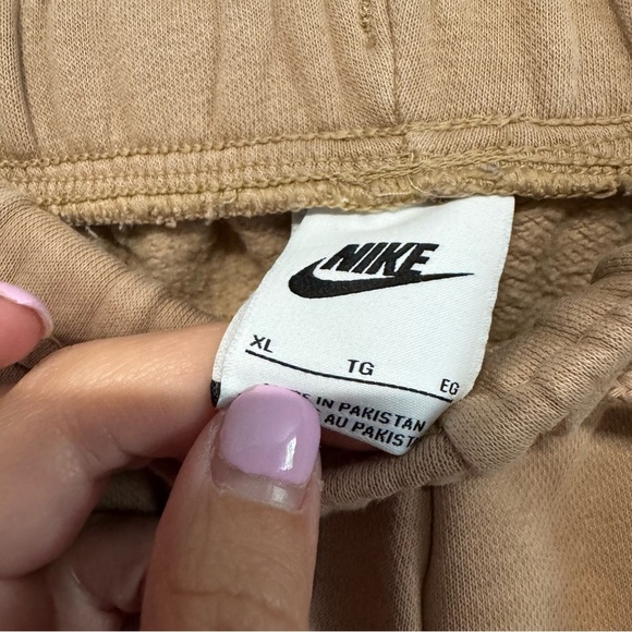 Nike Sportswear Essentials Fleece Curve Pants tan pockets sweatpants - Picture 4 of 11